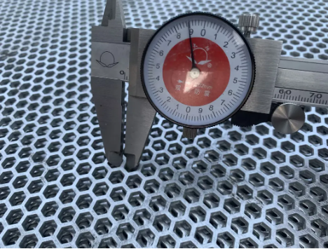 Hole Size & Pitch Hole Size & Pitch